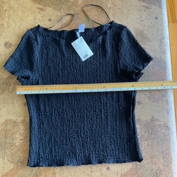 H&M Black Crinkle Textured Off-Shoulder top - Picture 5 of 6